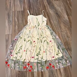 Floral Embroidered Dress - Cream with Green Red Floral. Wmn’s XS-S. Vintage-look